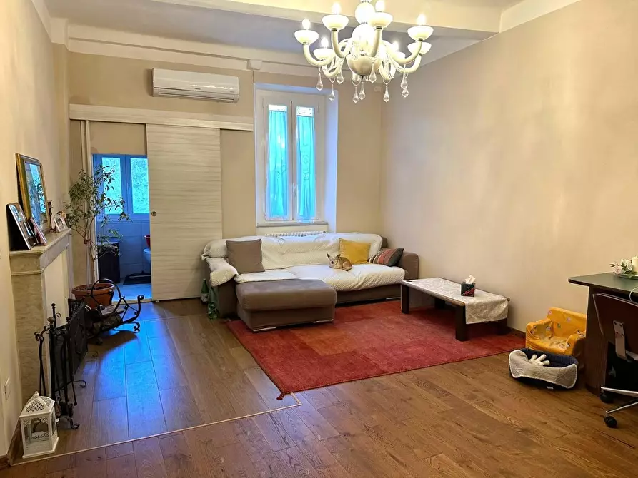 Immagine 2 di Appartamento in vendita  a Lucca