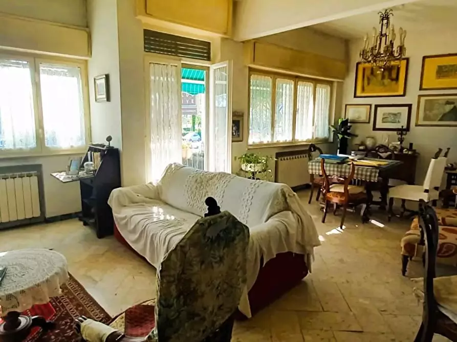 Immagine 1 di Appartamento in vendita  a Carrara