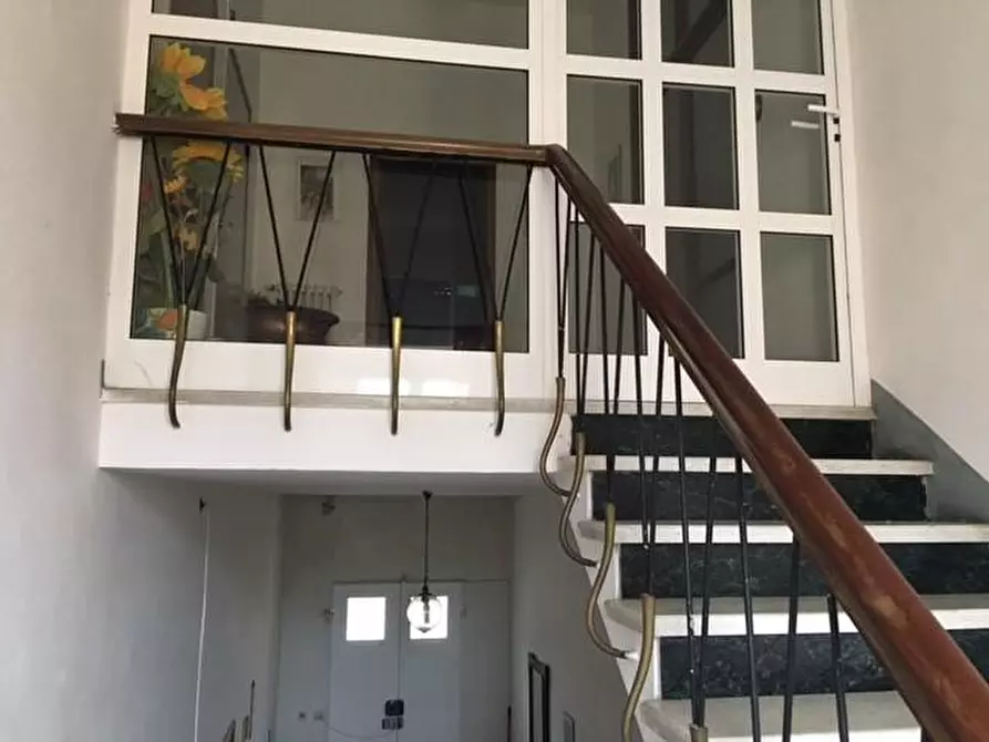 Immagine 5 di Villa in vendita  a Cascina