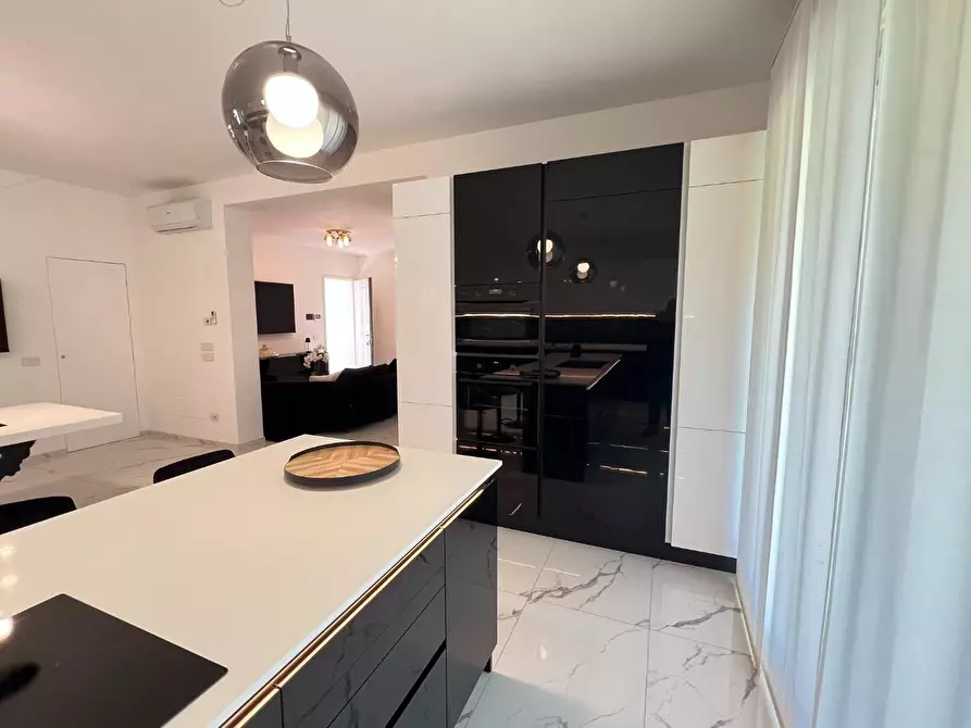 Immagine 22 di Villa in vendita  a Pietrasanta