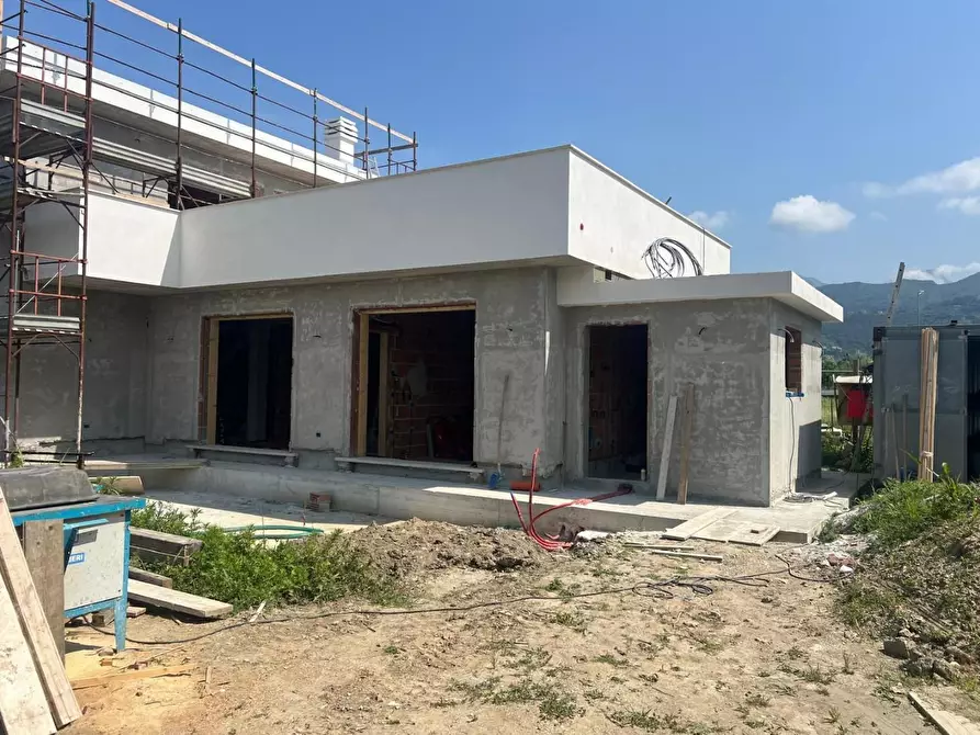 Immagine 4 di Villa in vendita  a Forte Dei Marmi