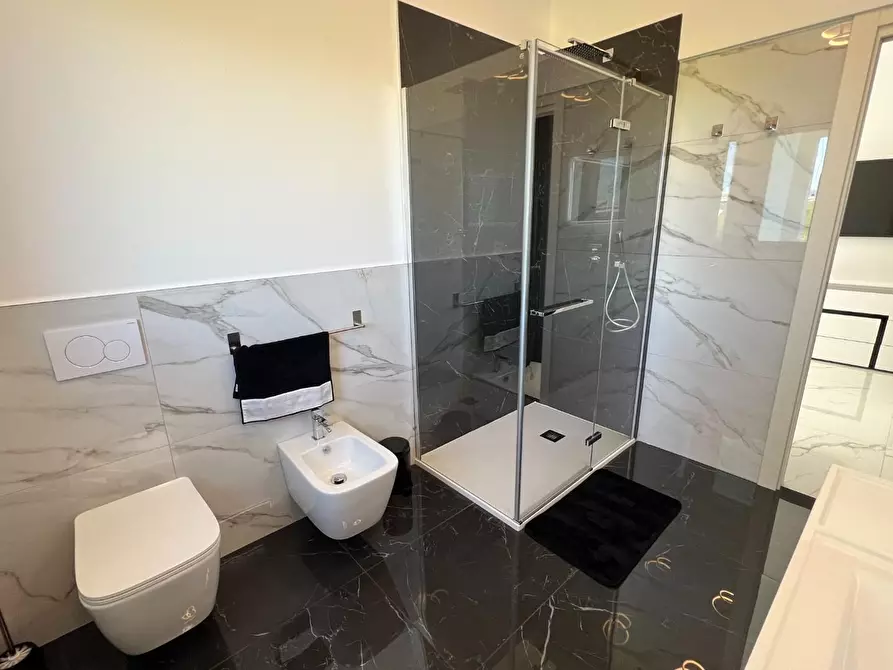 Immagine 37 di Villa in vendita  a Pietrasanta