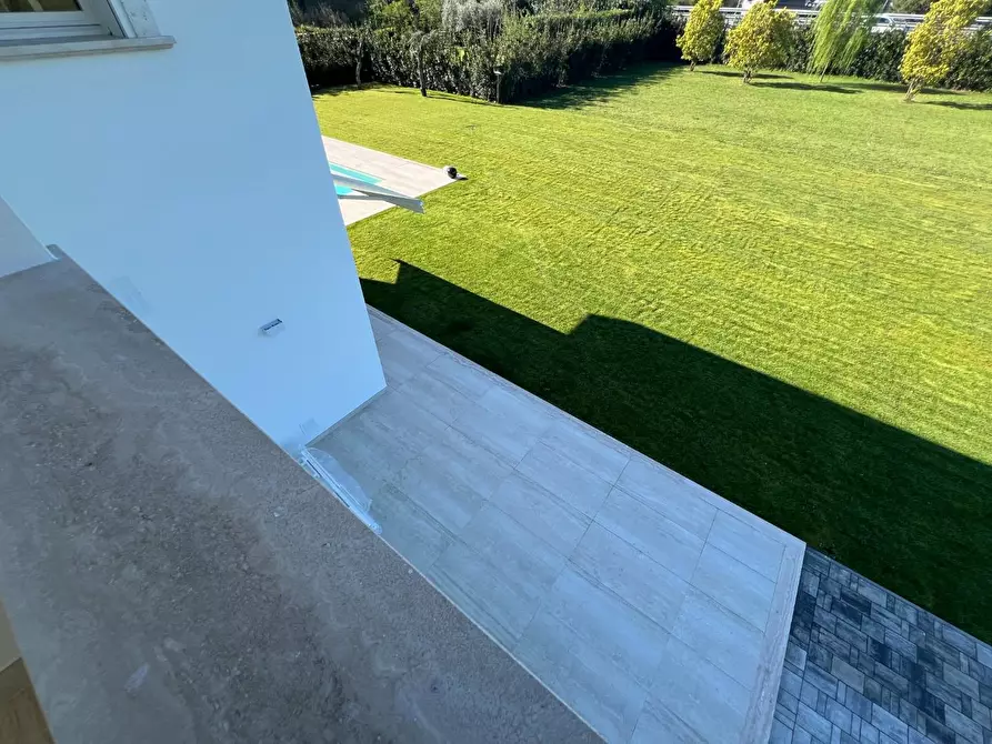 Immagine 8 di Villa in vendita  a Pietrasanta