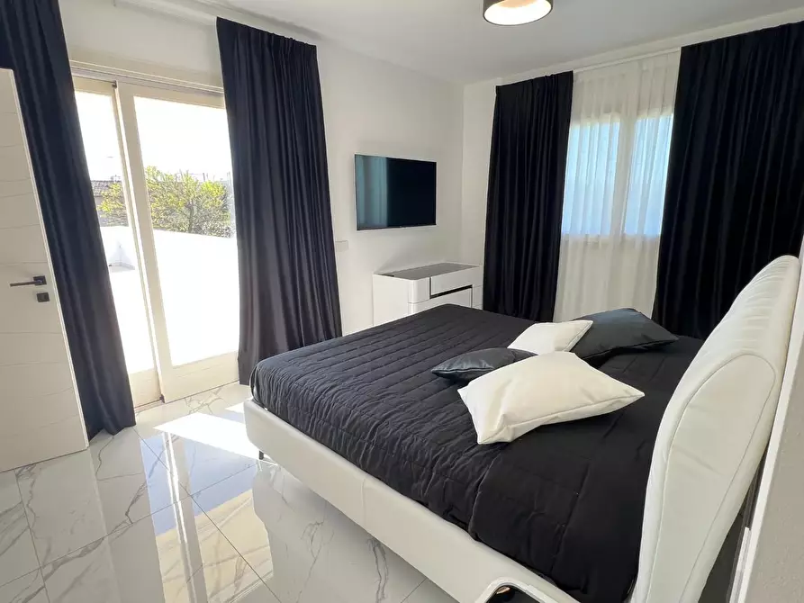 Immagine 42 di Villa in vendita  a Pietrasanta