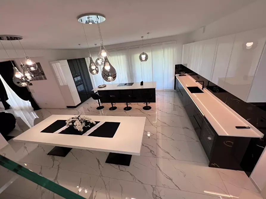 Immagine 40 di Villa in vendita  a Pietrasanta