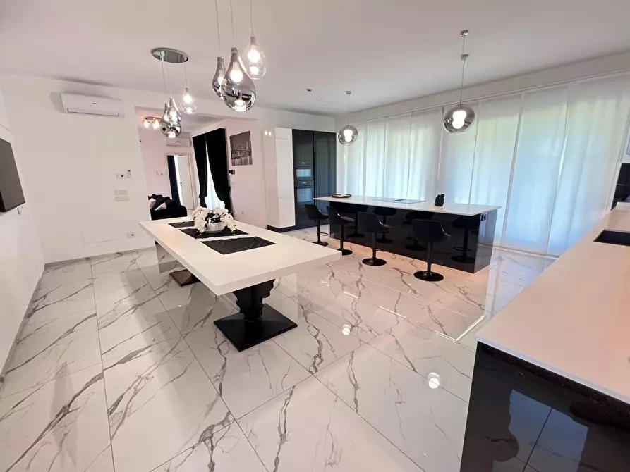 Immagine 19 di Villa in vendita  a Pietrasanta