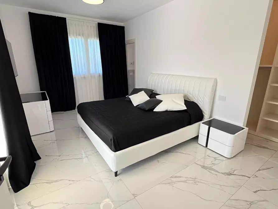 Immagine 43 di Villa in vendita  a Pietrasanta