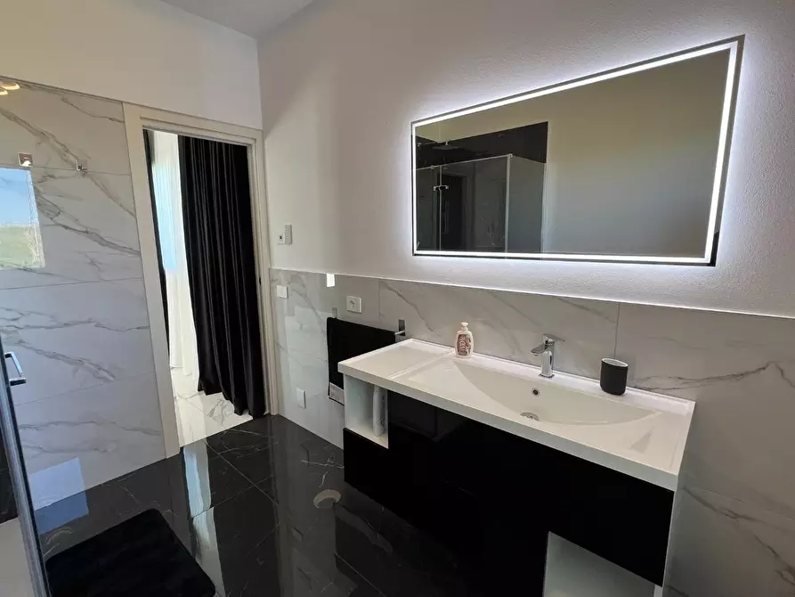 Immagine 36 di Villa in vendita  a Pietrasanta