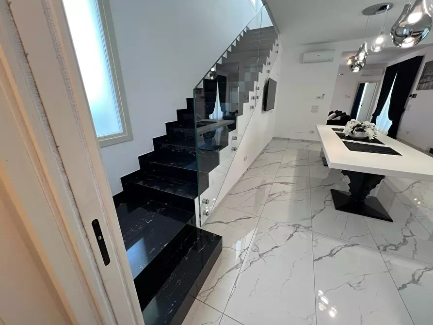 Immagine 38 di Villa in vendita  a Pietrasanta