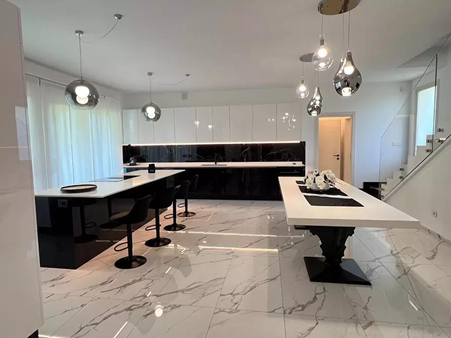 Immagine 17 di Villa in vendita  a Pietrasanta