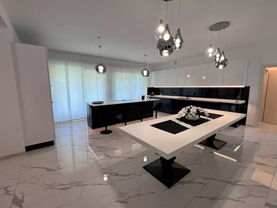 Immagine 18 di Villa in vendita  a Pietrasanta