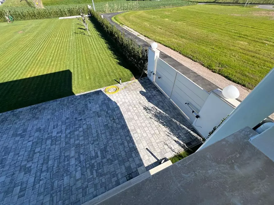 Immagine 6 di Villa in vendita  a Pietrasanta