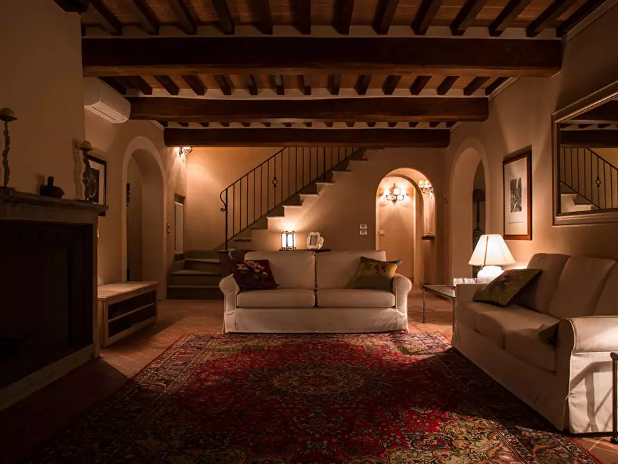 Immagine 9 di Villa in vendita  a Cortona