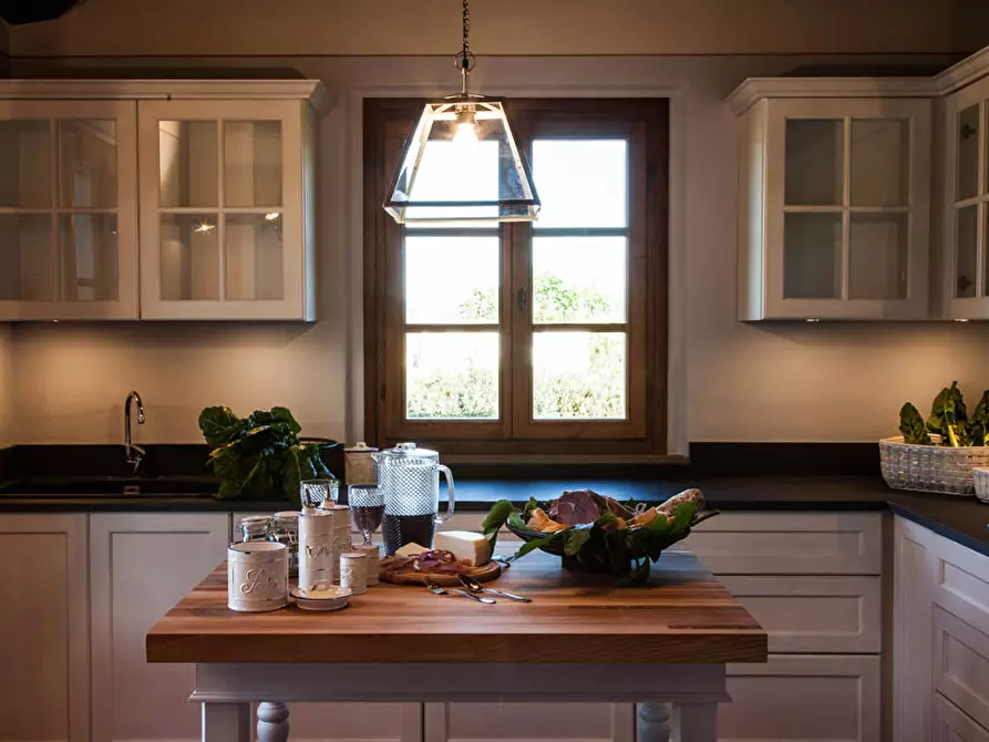 Immagine 8 di Villa in vendita  a Cortona