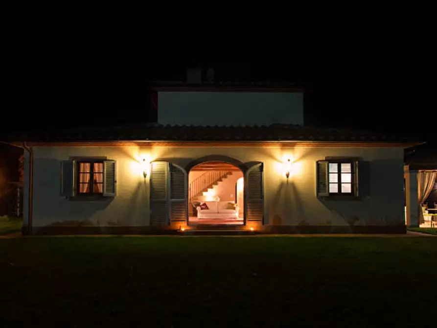 Immagine 13 di Villa in vendita  a Cortona