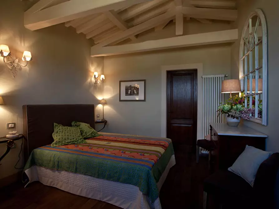 Immagine 6 di Villa in vendita  a Cortona