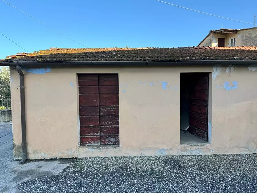Immagine 20 di Deposito in vendita  a Capannori