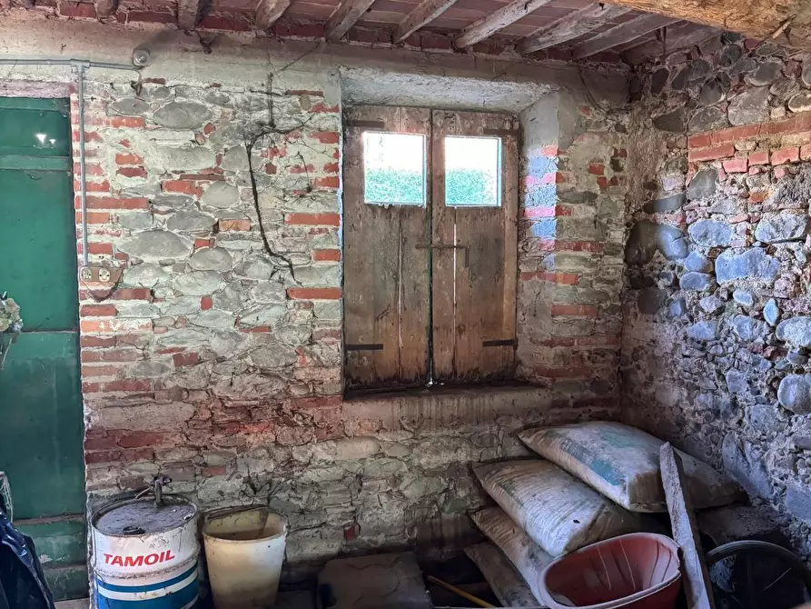 Immagine 4 di Deposito in vendita  a Capannori