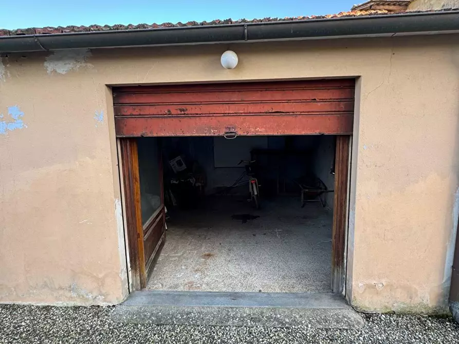 Immagine 21 di Deposito in vendita  a Capannori