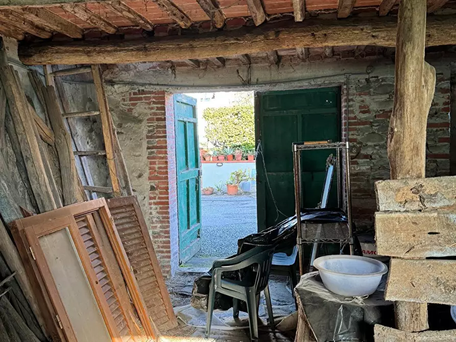 Immagine 16 di Deposito in vendita  a Capannori