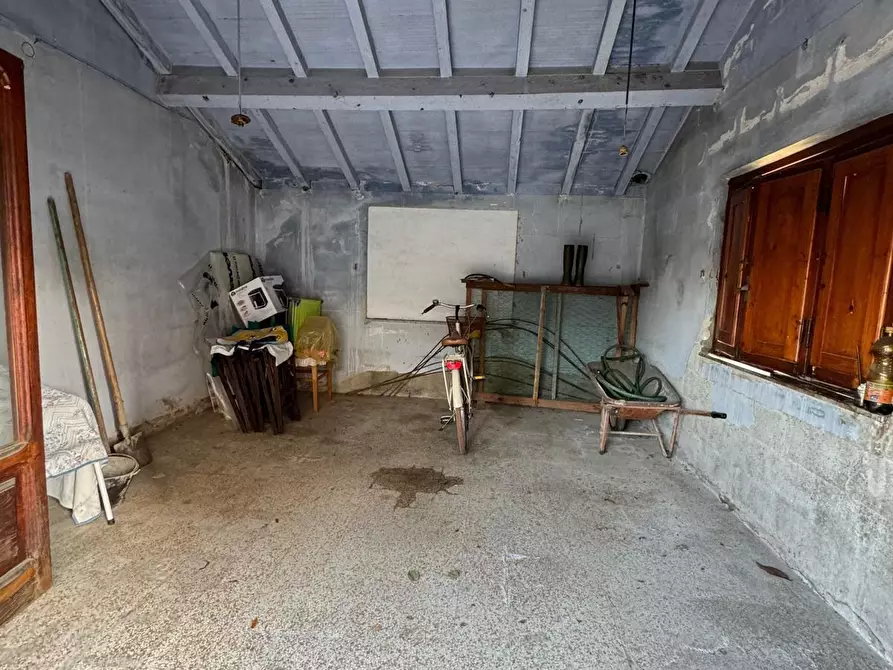 Immagine 15 di Deposito in vendita  a Capannori
