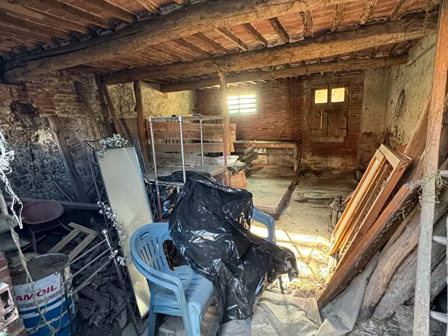 Immagine 10 di Deposito in vendita  a Capannori