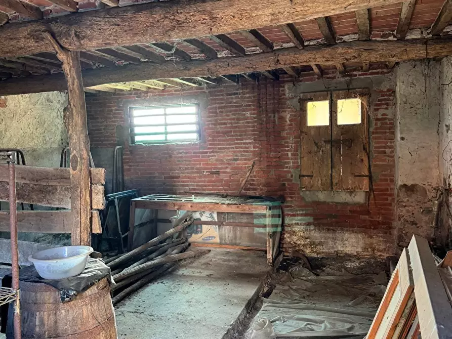 Immagine 2 di Deposito in vendita  a Capannori