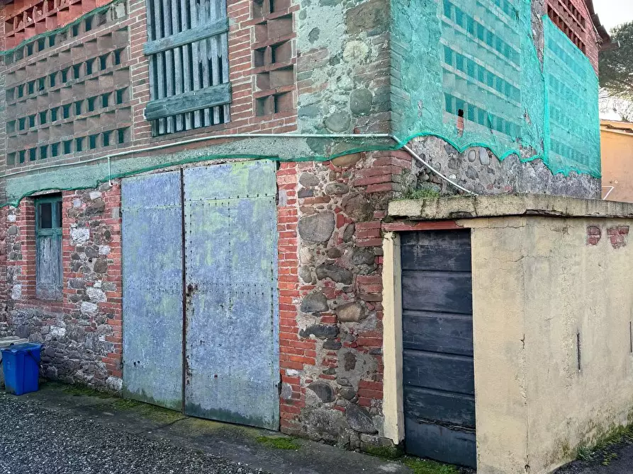 Immagine 12 di Deposito in vendita  a Capannori