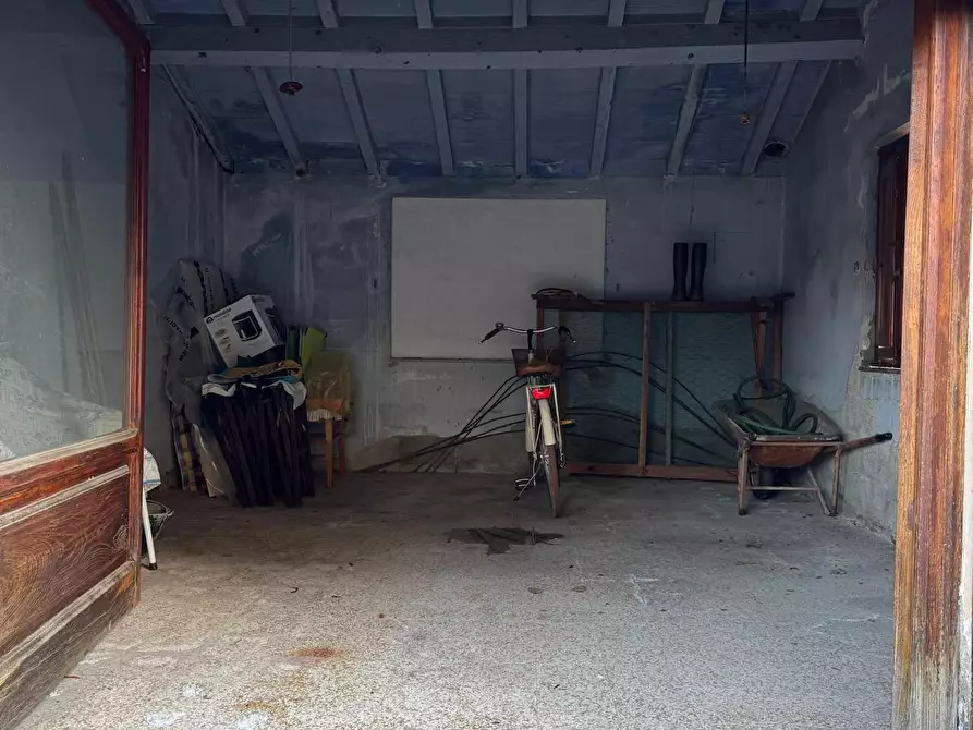Immagine 17 di Deposito in vendita  a Capannori