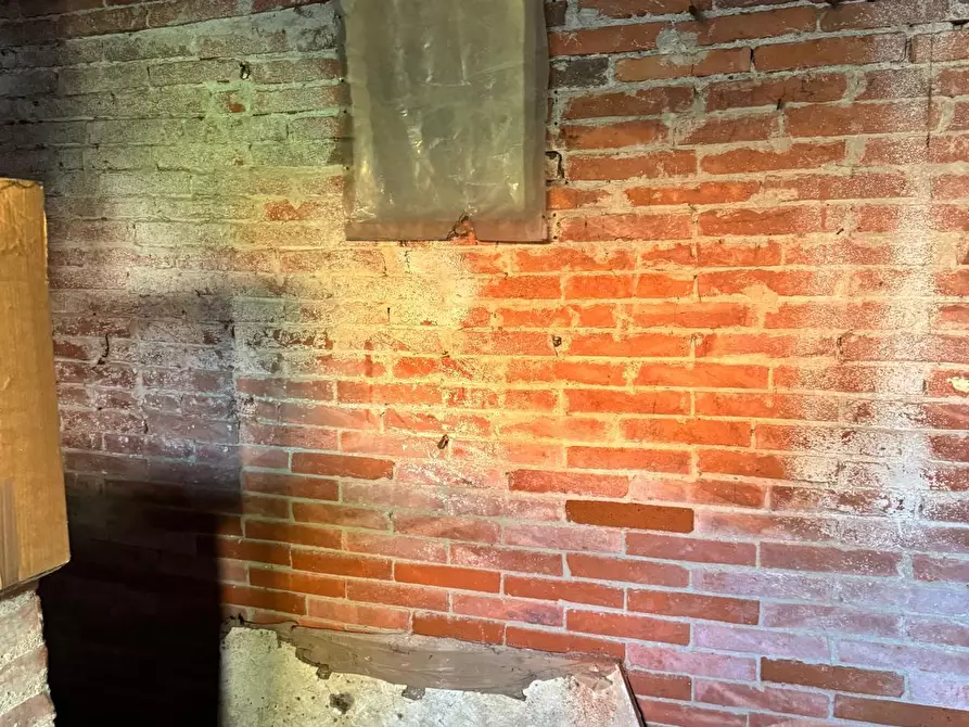 Immagine 23 di Deposito in vendita  a Capannori