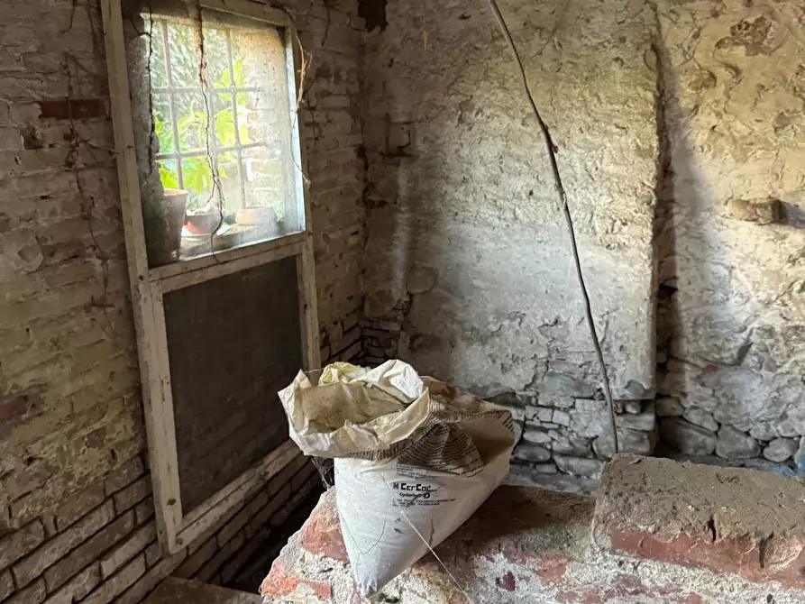 Immagine 22 di Deposito in vendita  a Capannori