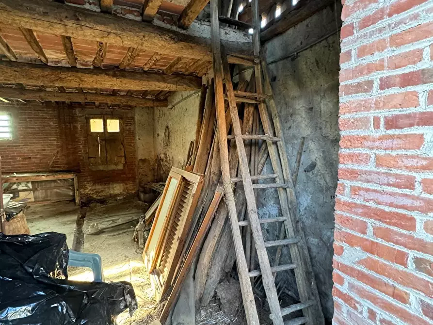 Immagine 9 di Deposito in vendita  a Capannori