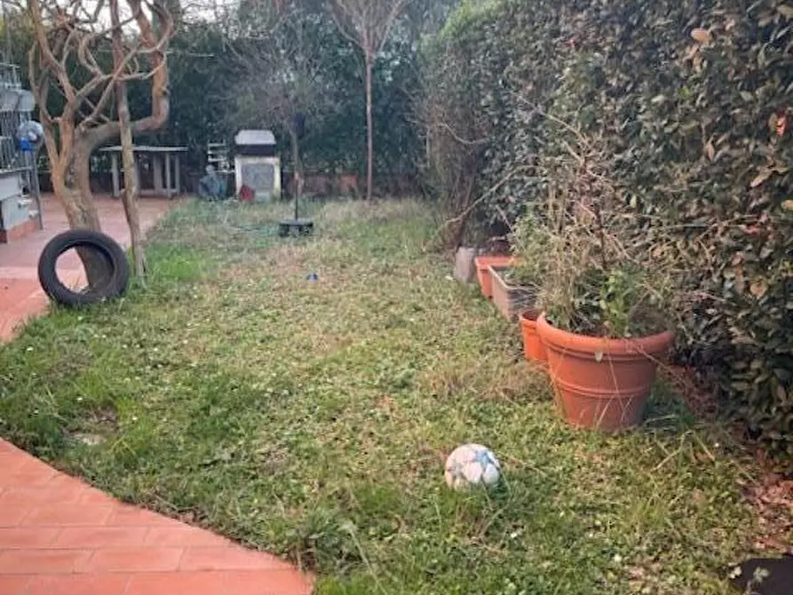 Immagine 10 di Casa bifamiliare in vendita  a San Giuliano Terme