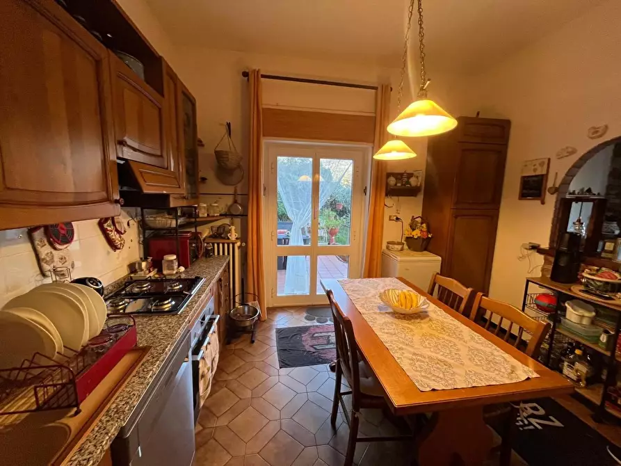 Immagine 7 di Casa indipendente in vendita  a La Spezia
