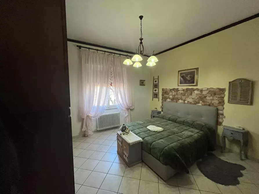 Immagine 2 di Casa indipendente in vendita  a La Spezia