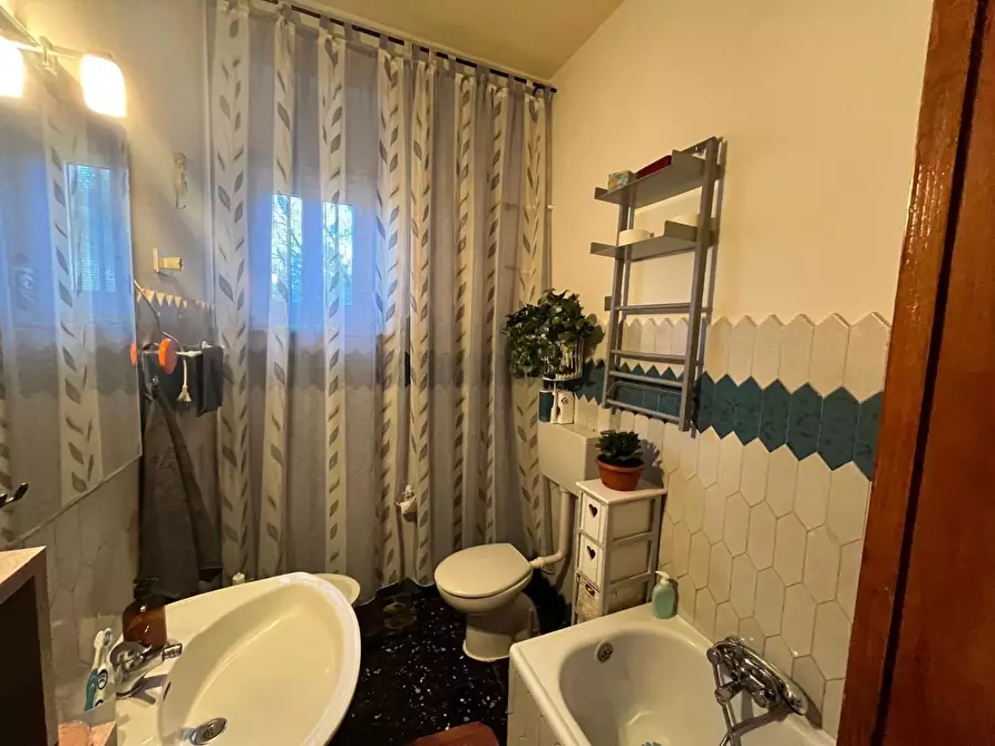 Immagine 13 di Casa indipendente in vendita  a La Spezia