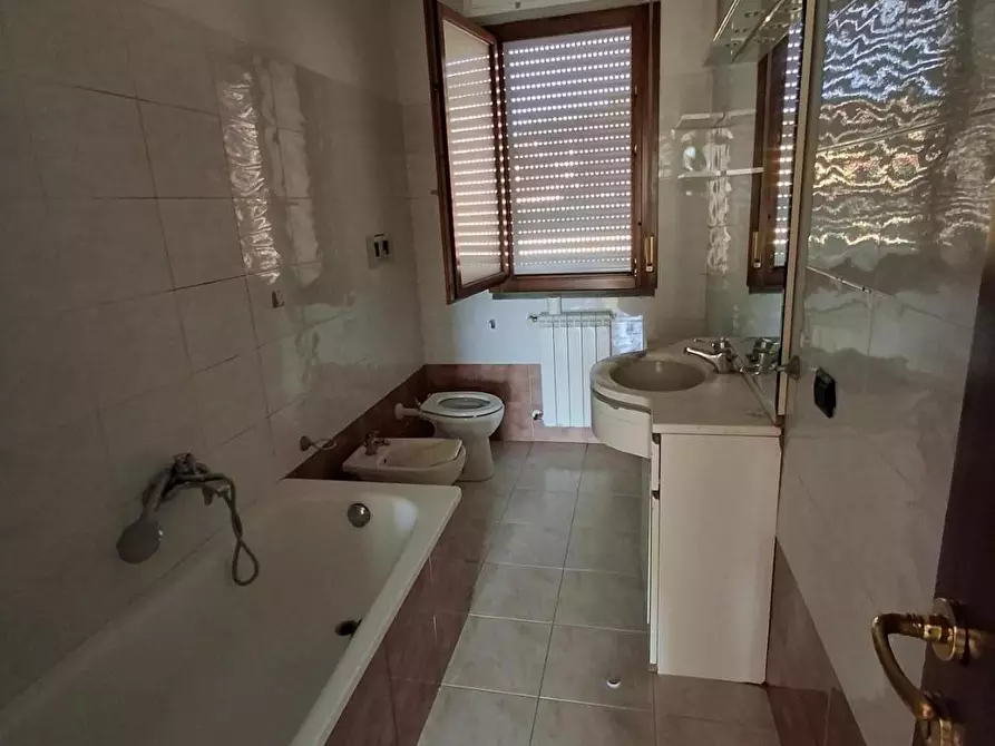 Immagine 12 di Appartamento in vendita  a Capraia E Limite