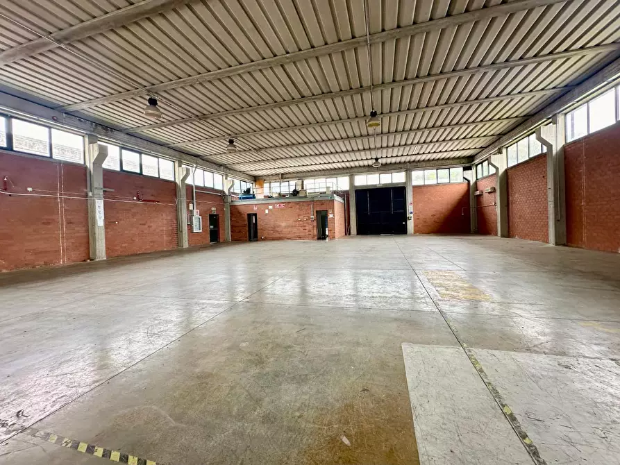 Immagine 2 di Attività artigianale in affitto  a Capannori