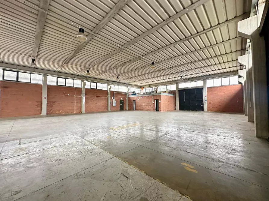 Immagine 3 di Attività artigianale in affitto  a Capannori