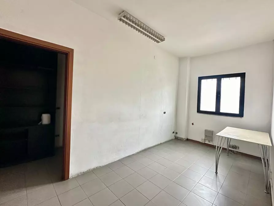 Immagine 16 di Attività artigianale in affitto  a Capannori