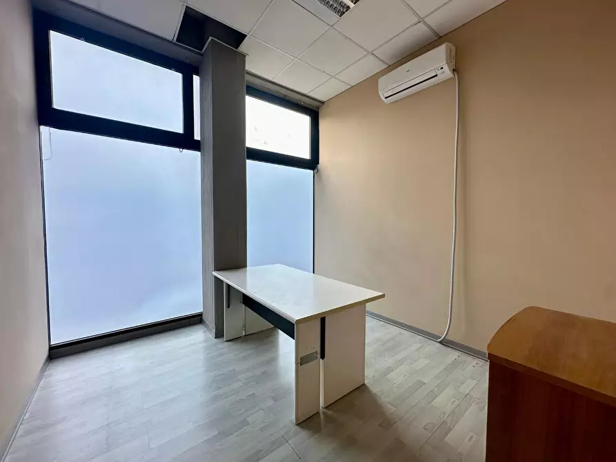 Immagine 13 di Attività artigianale in affitto  a Capannori