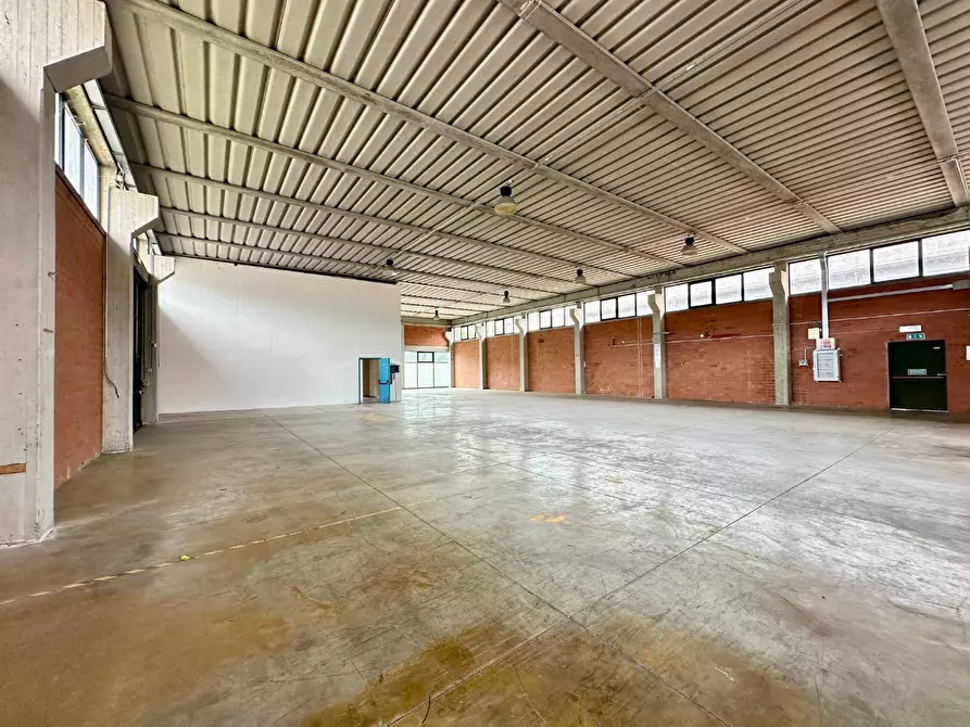 Immagine 4 di Attività artigianale in affitto  a Capannori