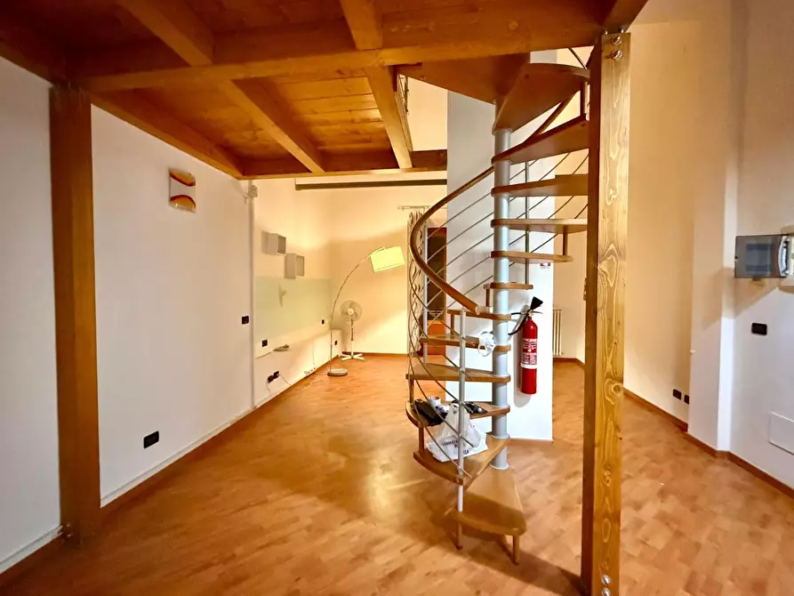 Immagine 9 di Locale commerciale in affitto  a Pisa