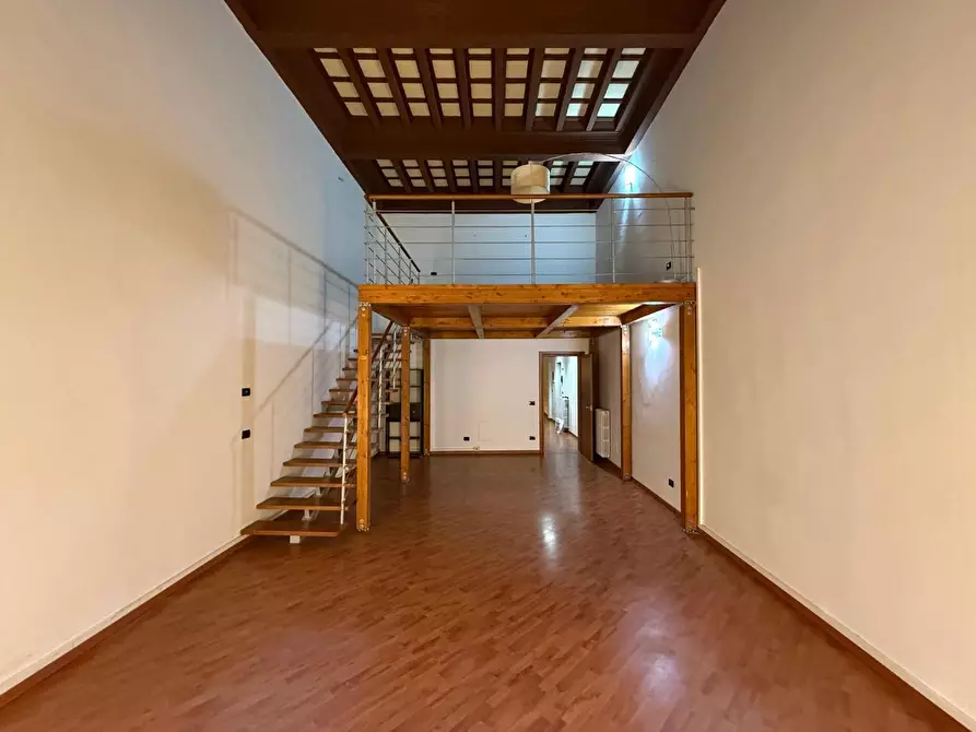 Immagine 6 di Locale commerciale in affitto  a Pisa