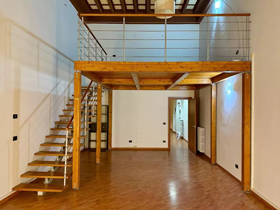 Immagine 3 di Locale commerciale in affitto  a Pisa