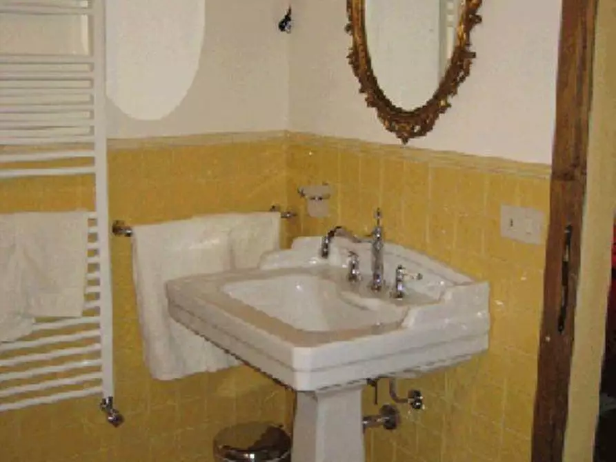 Immagine 8 di Casa colonica in vendita  a Monteroni D'arbia