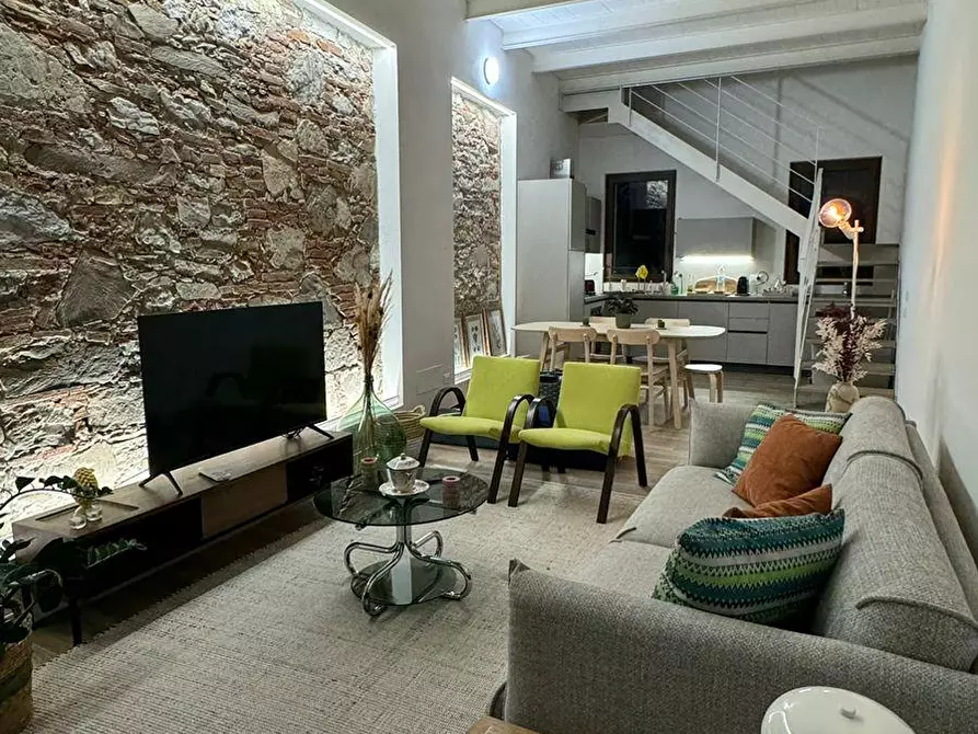 Immagine 1 di Casa semindipendente in vendita  a Lucca