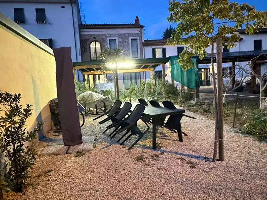 Immagine 12 di Casa semindipendente in vendita  a Lucca