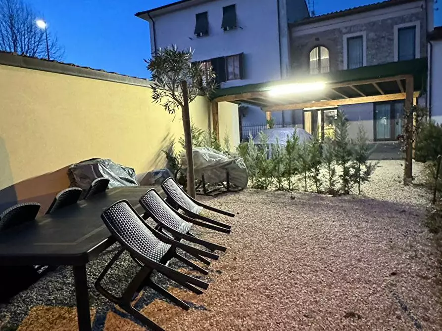 Immagine 4 di Casa semindipendente in vendita  a Lucca