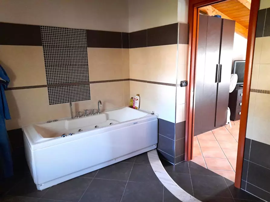 Immagine 68 di Villa in vendita  a Formia